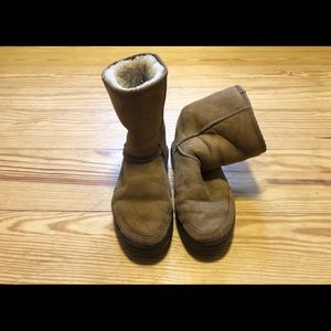 UGG Women’s Ultra Low Boot (5225)